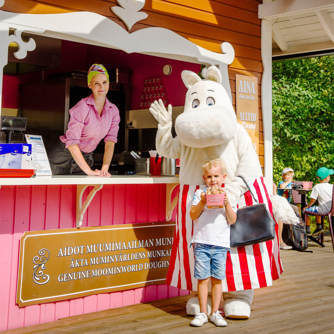 Moominmamma and Moominmamma’s Doughnut House