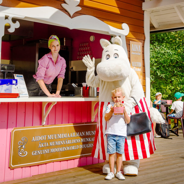 Moominmamma and Moominmamma’s Doughnut House