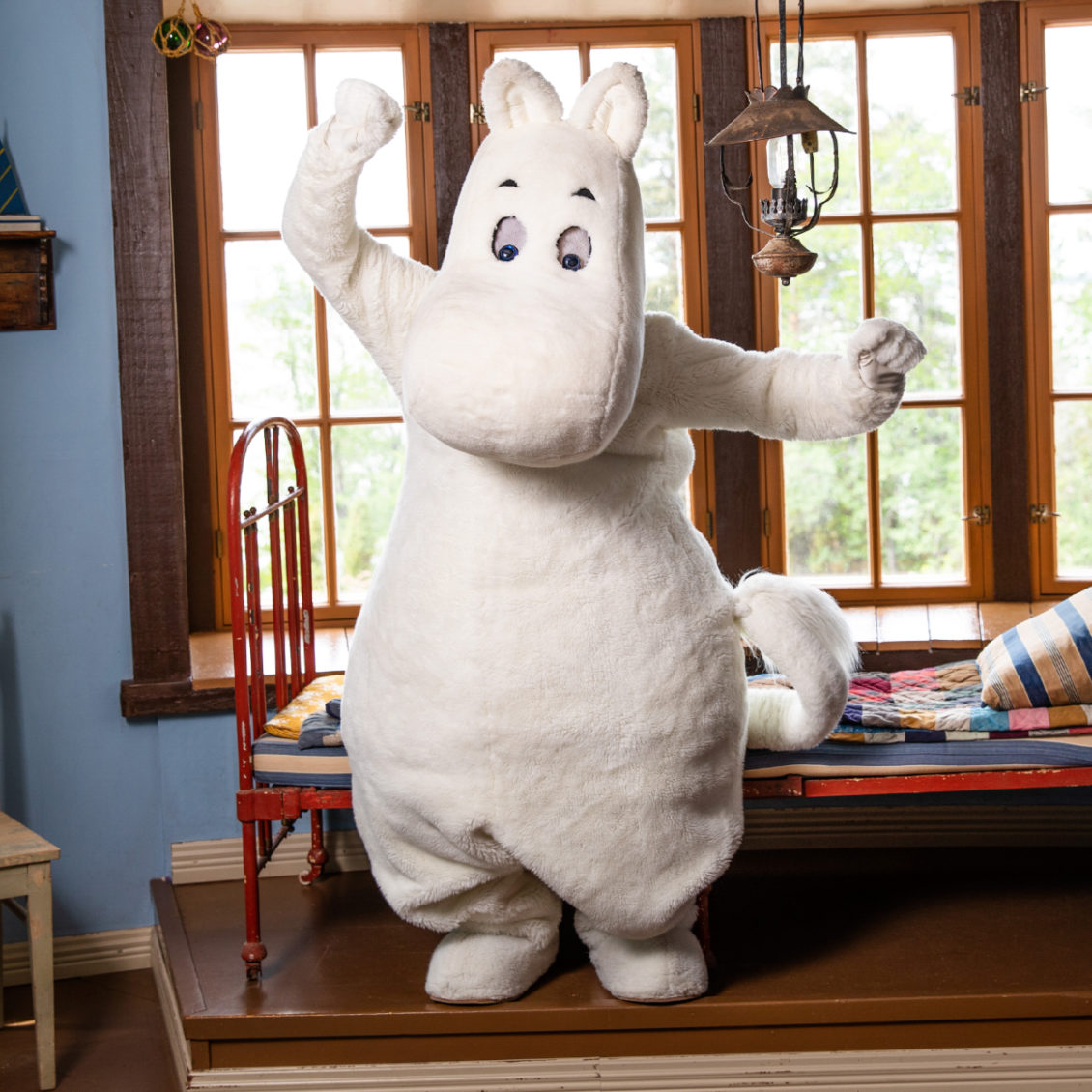 Moomintroll in his room
