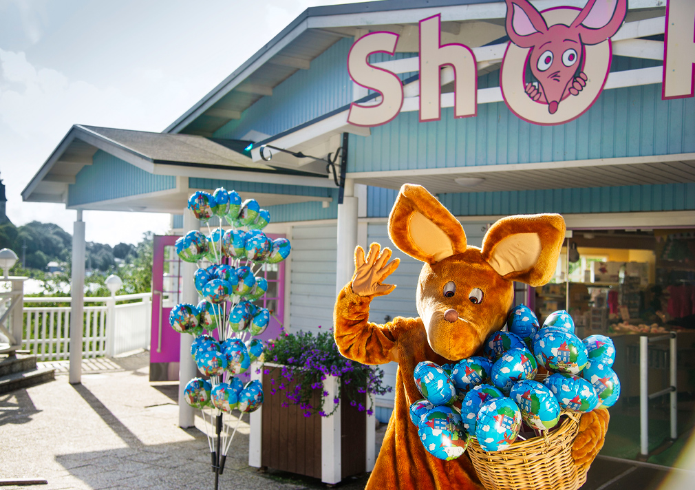 Sniff in front of the Sniff’s Shop